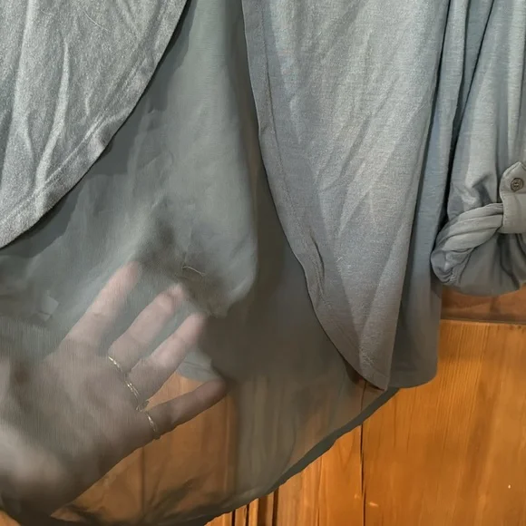 Elbow sleeve length grey top with spilt sheer back. - Picture 5 of 5